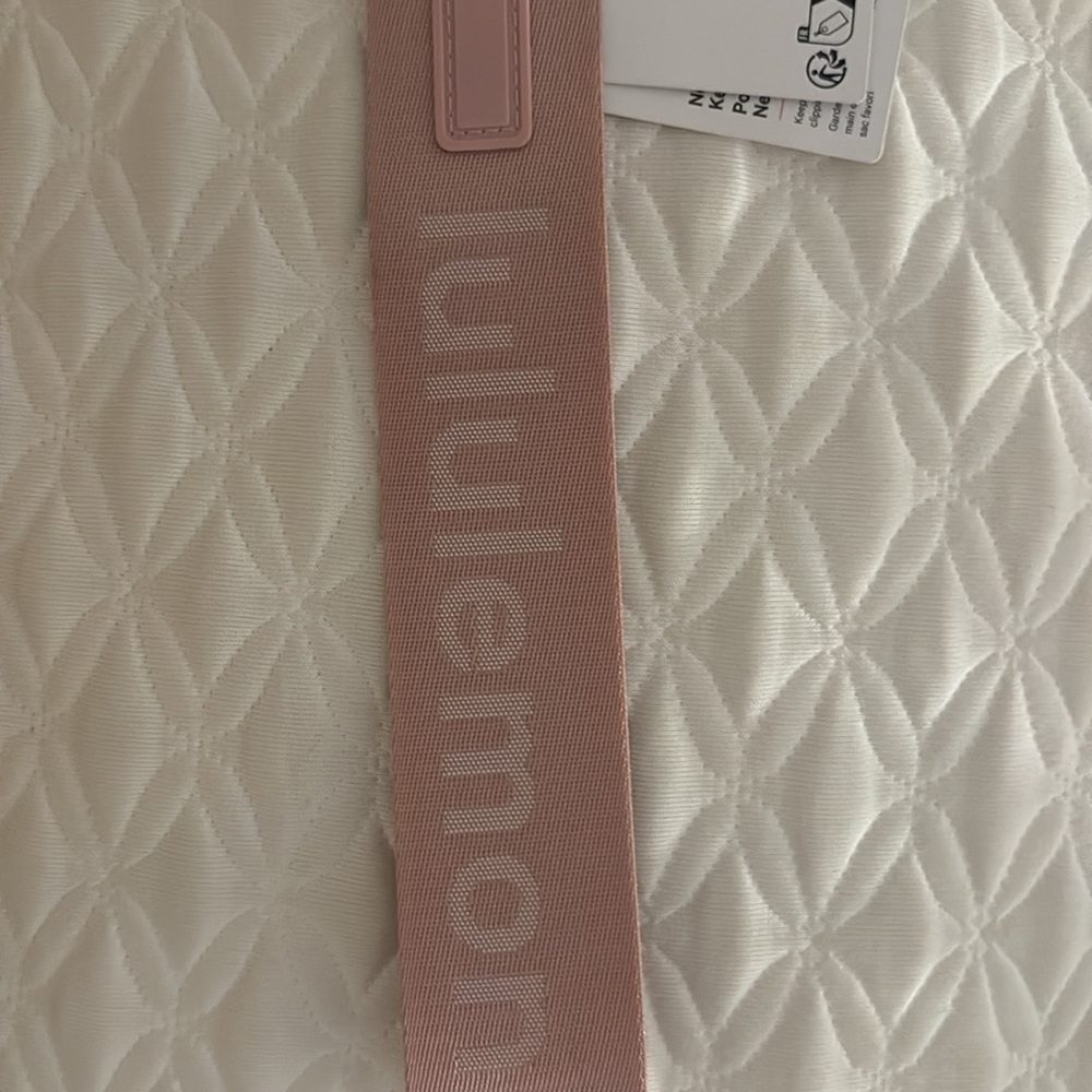 Lululemon Never lost Keychain - Picture 5 of 5